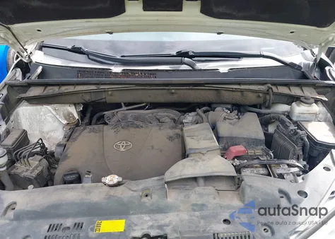 2019 Toyota Highlander Le z USA, uszkodzony, nr VIN 5TDBZRFH2KS943751